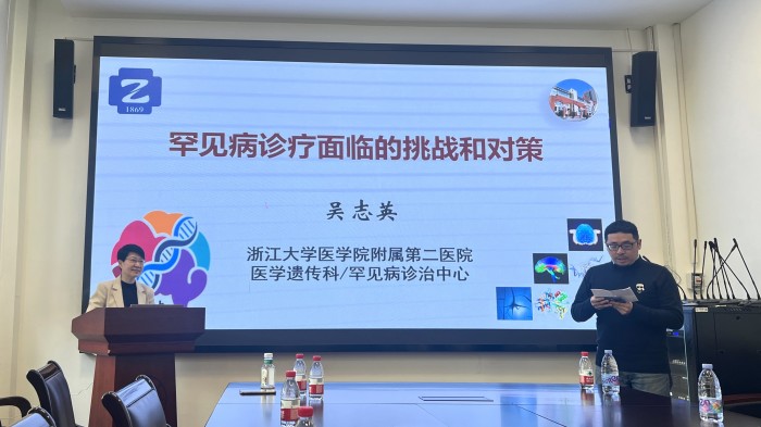 （左）吴志英主任（右）陈放教授
